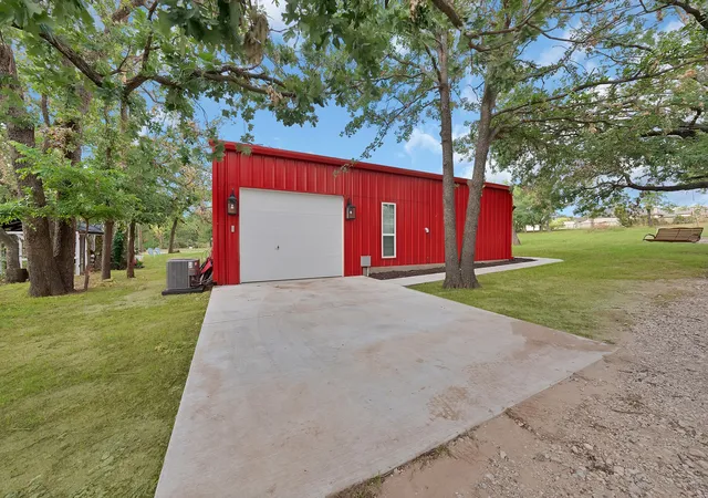 Homes for sale in Springtown, TX | 301 Sandlin Ln, Springtown, TX 76082 | MLS# 21277810