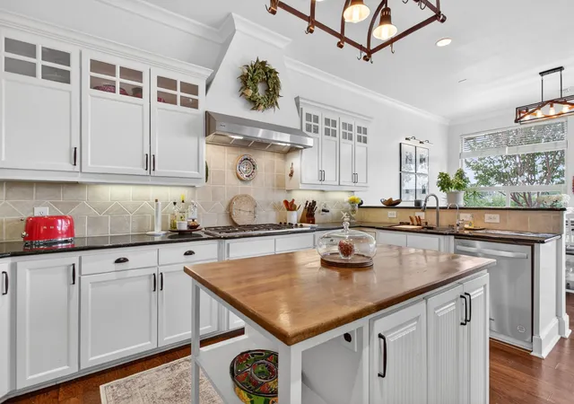 Photo 3 of Single family home for sale at 7605 Royal Troon Dr, Fort Worth, TX 76179 | MLS# 21278131 | Listing updated on 2026-09-30