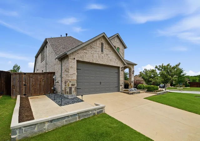 Homes for sale in Aubrey, TX | 3529 Tulip Dr, Aubrey, TX 76227 | MLS# 21275676