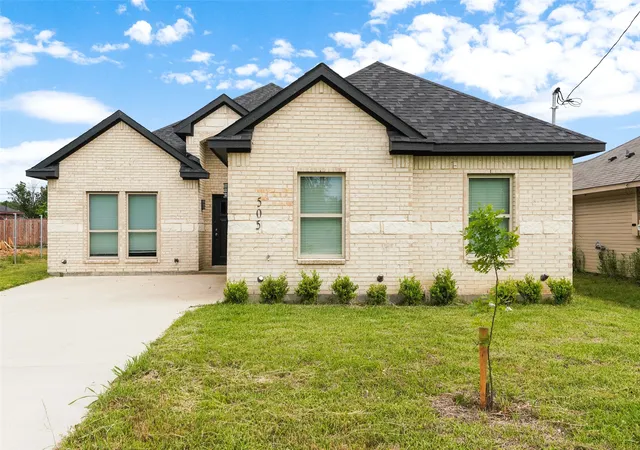 Photo 2 of Single family home for sale at 505 Melody Cir, Kaufman, TX 75142 | MLS# 21277395 | Listing updated on 2026-10-06