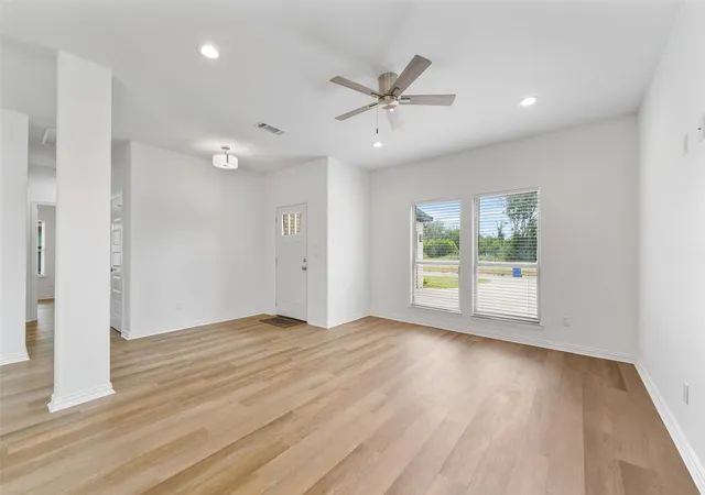 Photo 4 of Single family home for sale at 505 Melody Cir, Kaufman, TX 75142 | MLS# 21277395 | Listing updated on 2026-10-06