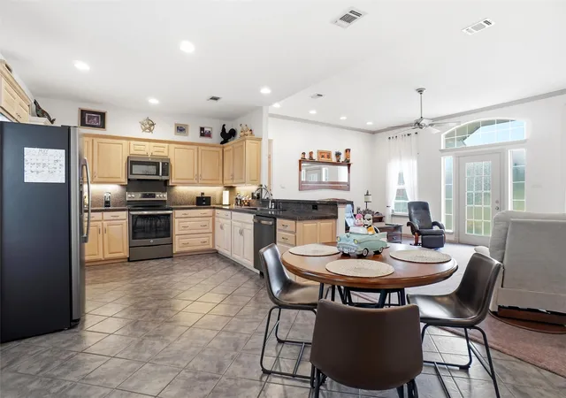 Photo 3 of Single family home for sale at 207 Bonita Dr, Granbury, TX 76049 | MLS# 21278796 | Listing updated on 2026-08-26