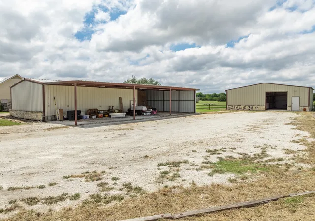 Photo 3 of Single family home for sale at 560 Meadow Ln, Crawford, TX 76638 | MLS# 21278451 | Listing updated on 2026-07-25