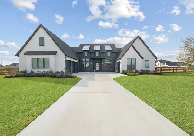 Photo 3 of Single family home for sale at 3017 Creek Meadow Ln, Argyle, TX 76226 | MLS# 21278837 | Listing updated on 2026-10-02