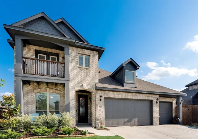 Photo 2 of Single family home for sale at 213 Roscoe Dr, Rockwall, TX 75087 | MLS# 21278884 | Listing updated on 2026-07-06