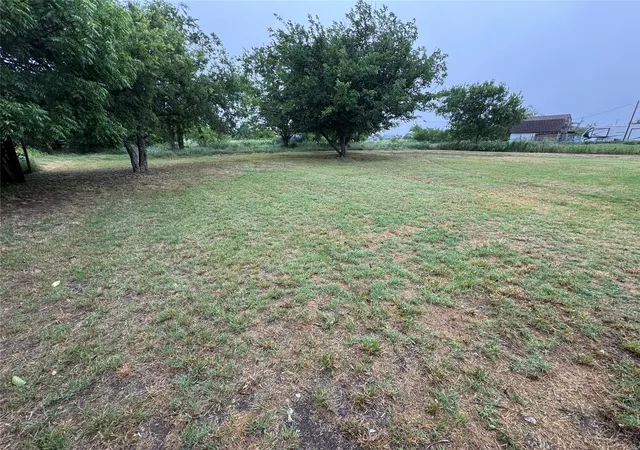 Photo 26 of Sale Pending at 105 Paige St, Weatherford, TX 76088 | MLS# 21276480 | Listing updated on 2026-10-07