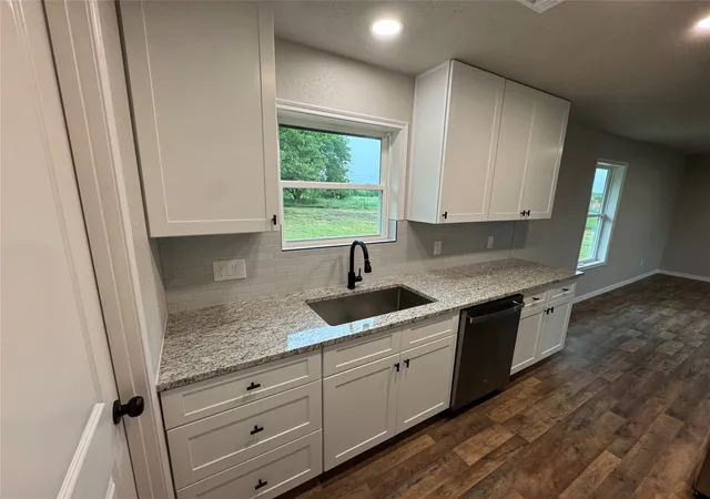 Photo 4 of Sale Pending at 105 Paige St, Weatherford, TX 76088 | MLS# 21276480 | Listing updated on 2026-10-07