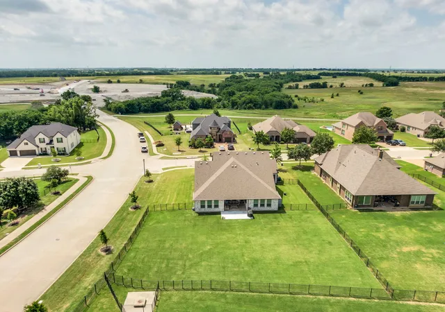 Homes for sale in Gunter, TX | 1601 Bearpath Wy, Gunter, TX 75058 | MLS# 21275248