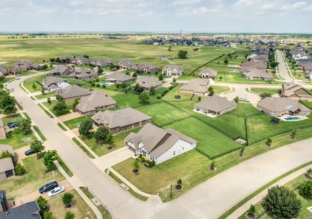 Homes for sale in Gunter, TX | 1601 Bearpath Wy, Gunter, TX 75058 | MLS# 21275248