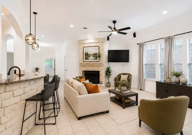 3rd image of 338 Spyglass Dr, Willow Park, TX 76008 | MLS# 21278570
