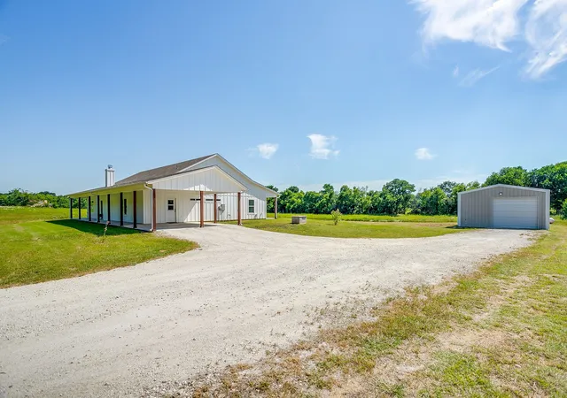 Photo 3 of Single family home for sale at 13901 County Road 102, Grandview, TX 76050 | MLS# 21278231 | Listing updated on 2026-08-24