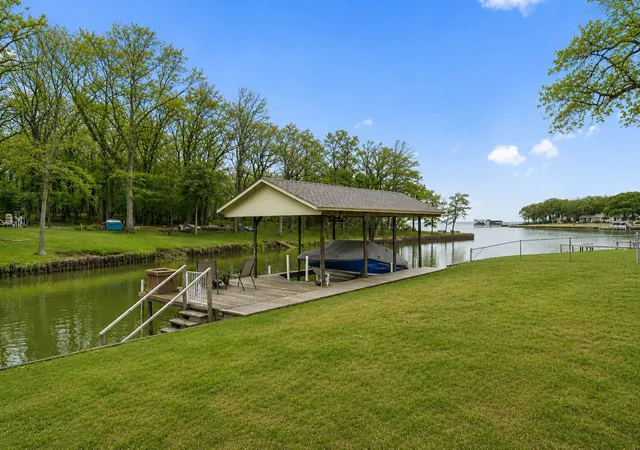 Photo 3 of Single family home for sale at 170 Armada Loop, Mabank, TX 75156 | MLS# 21278477 | Listing updated on 2026-10-02
