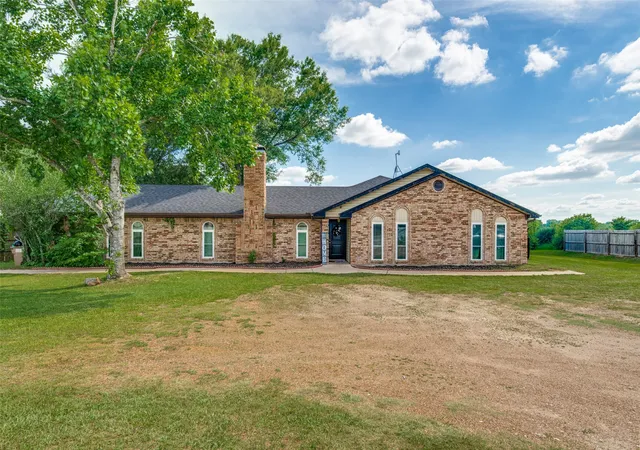 Photo 1 of Single family home for sale at 18919 State Hwy 64, Canton, TX 75103 | MLS# 21276048 | Listing updated on 2026-08-20