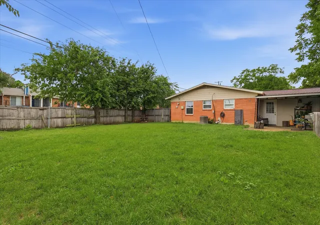 Homes for sale in Irving, TX | 2800 Brockbank Dr, Irving, TX 75062 | MLS# 21274297