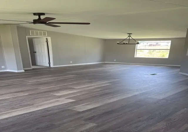 Photo 3 of Manufactured home for sale at 113 Sunny Dale Ct, Springtown, TX 76082 | MLS# 21275341 | Listing updated on 2026-07-09