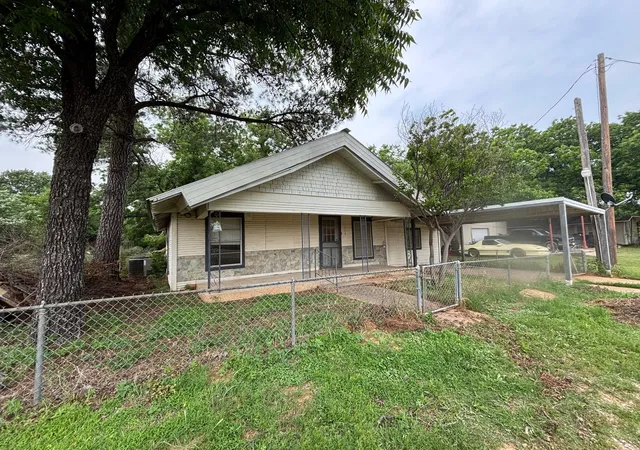 Photo 2 of Single family home for sale at 316 Alley St, Perrin, TX 76486 | MLS# 21279010 | Listing updated on 2026-08-23