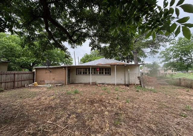Photo 3 of Single family home for sale at 316 Alley St, Perrin, TX 76486 | MLS# 21279010 | Listing updated on 2026-08-23