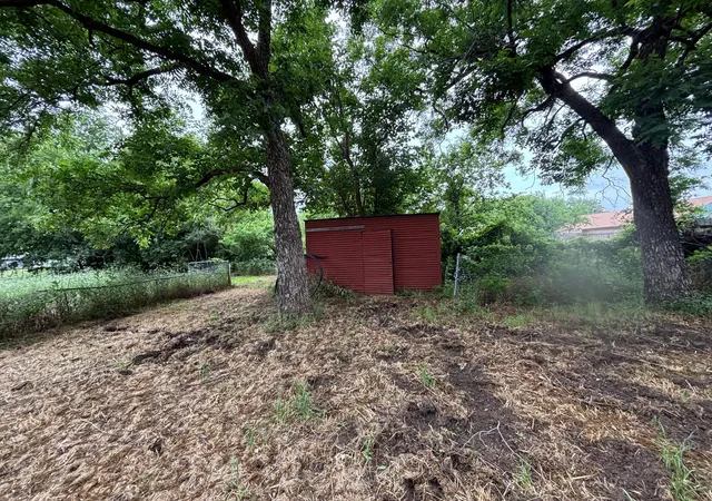 Photo 3 of Single family home for sale at 316 Alley St, Perrin, TX 76486 | MLS# 21279010 | Listing updated on 2026-08-23