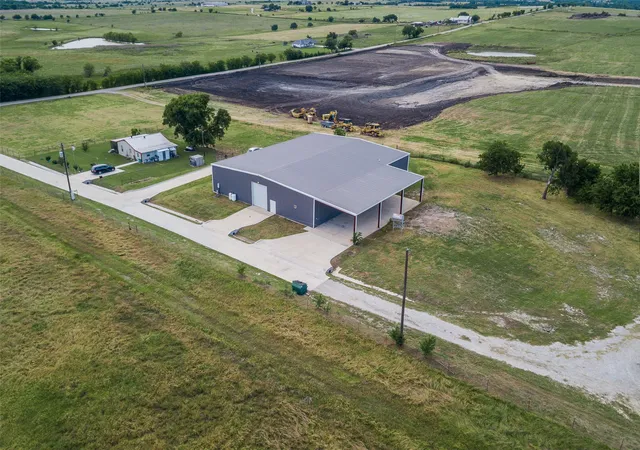 Photo 3 of Single family home for sale at 426 Cr 2320, Decatur, TX 76234 | MLS# 21278967 | Listing updated on 2026-08-28