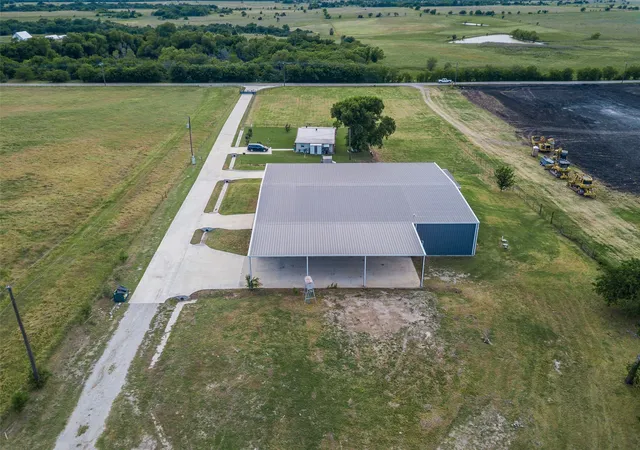Photo 4 of Single family home for sale at 426 Cr 2320, Decatur, TX 76234 | MLS# 21278967 | Listing updated on 2026-08-28
