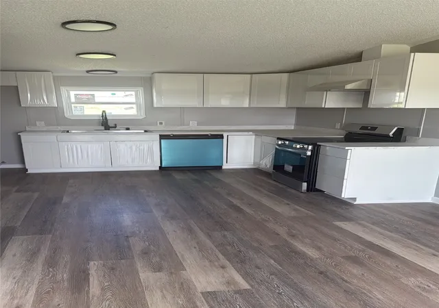 Photo 2 of Manufactured home for sale at 134 Browning Ct, Springtown, TX 76082 | MLS# 21275350 | Listing updated on 2026-07-09