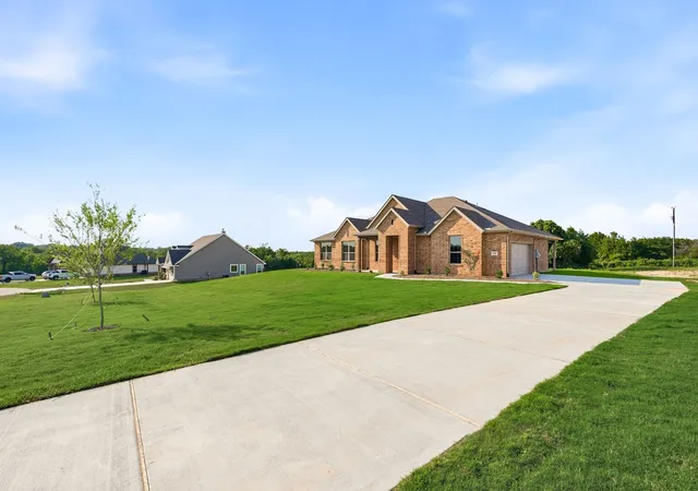 Photo 3 of Sale Pending at 120 Park Hurst Dr, Boyd, TX 76023 | MLS# 21279059 | Listing updated on 2026-07-18