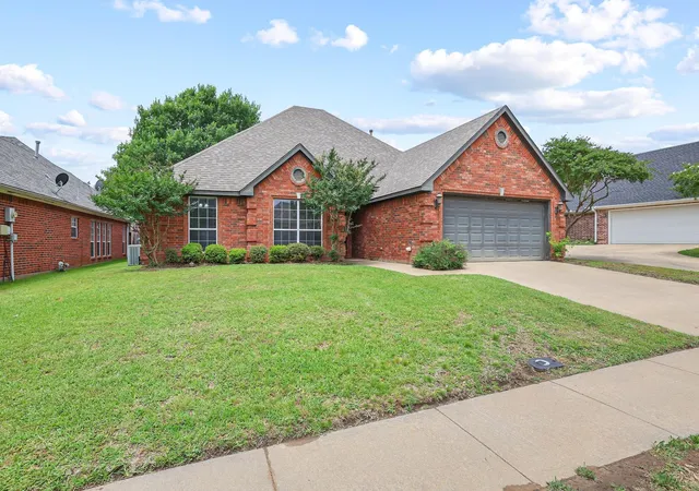 Photo 2 of Sale Pending at 702 Madison Pl, Sherman, TX 75092 | MLS# 21276703 | Listing updated on 2026-10-01