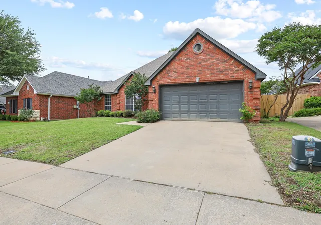 Photo 3 of Sale Pending at 702 Madison Pl, Sherman, TX 75092 | MLS# 21276703 | Listing updated on 2026-10-01