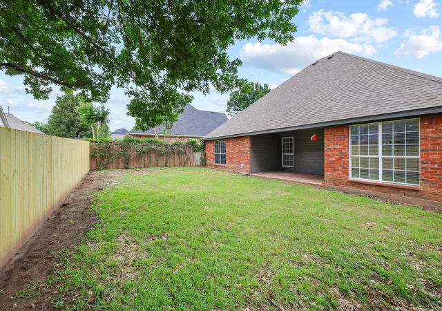 Photo 3 of Sale Pending at 702 Madison Pl, Sherman, TX 75092 | MLS# 21276703 | Listing updated on 2026-10-01