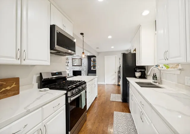 Photo 3 of Sale Pending at 2804 Sharpview Ln, Dallas, TX 75228 | MLS# 21277101 | Listing updated on 2026-07-17