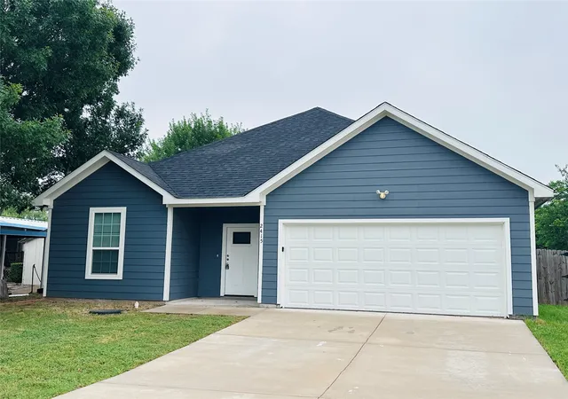 Photo 1 of Single family home for sale at 2415 San Gabriel Dr, Granbury, TX 76048 | MLS# 21277822 | Listing updated on 2026-10-06