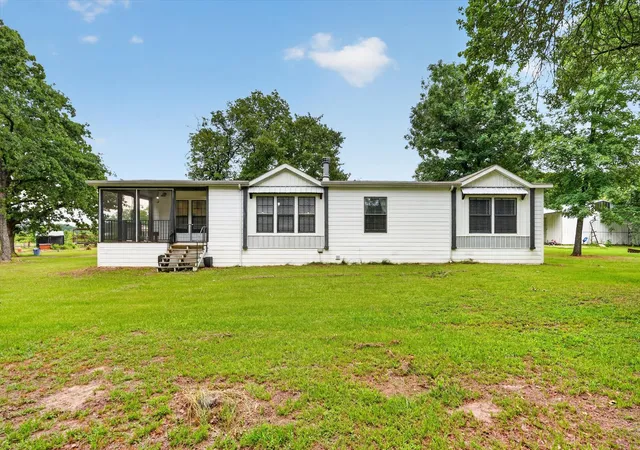 Homes for sale in Kemp, TX | 1001 N Seven Points Dr, Kemp, TX 75143 | MLS# 21279041