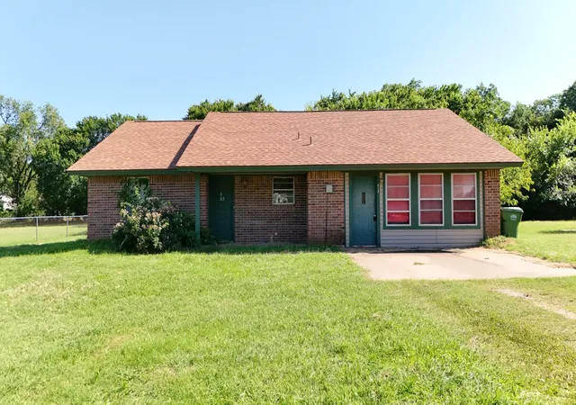Photo 1 of Sale Pending at 415 Meadowlark Trl, Springtown, TX 76082 | MLS# 21272735 | Listing updated on 2026-07-22