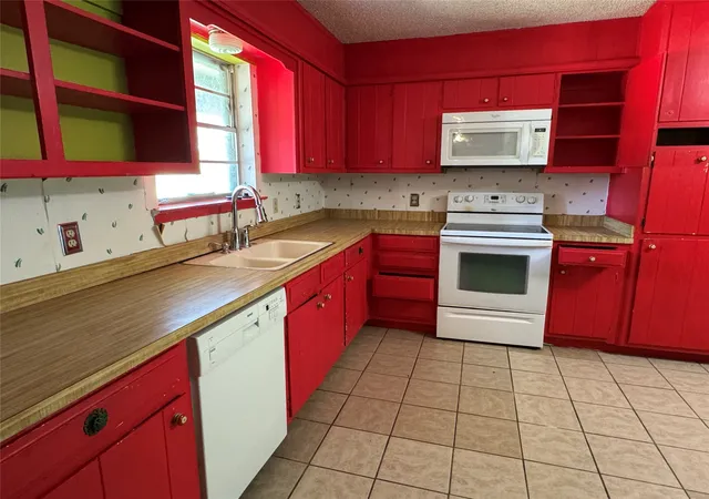 Photo 4 of Sale Pending at 415 Meadowlark Trl, Springtown, TX 76082 | MLS# 21272735 | Listing updated on 2026-07-22