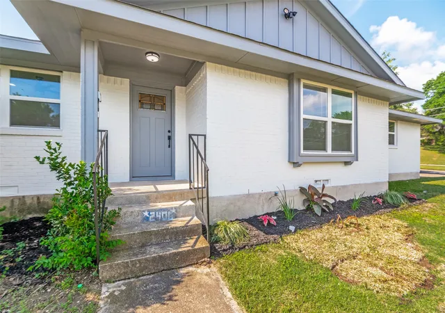 Homes for sale in Dallas, TX | 2406 Magna Vista Dr, Dallas, TX 75216 | MLS# 21279149