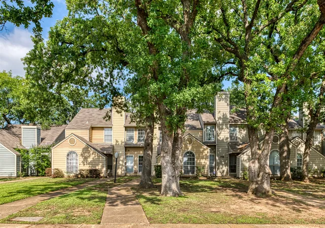 1st image of 714 Bel Aire Crst, Irving, TX 75061 | MLS# 21277695