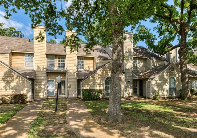 3rd image of 714 Bel Aire Crst, Irving, TX 75061 | MLS# 21277695