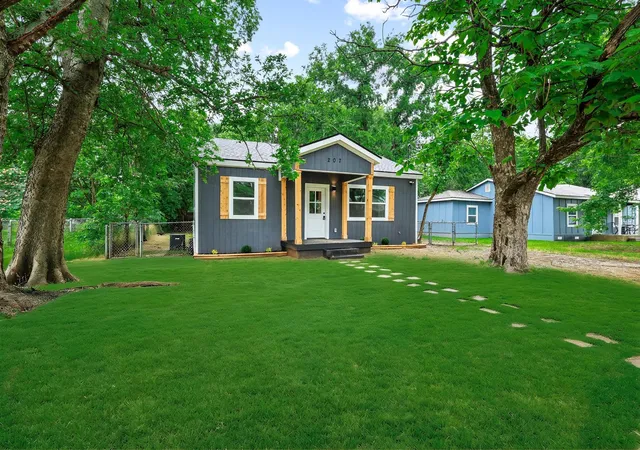 Homes for sale in Whitesboro, TX | 207 Pecan St, Whitesboro, TX 76273 | MLS# 21278463