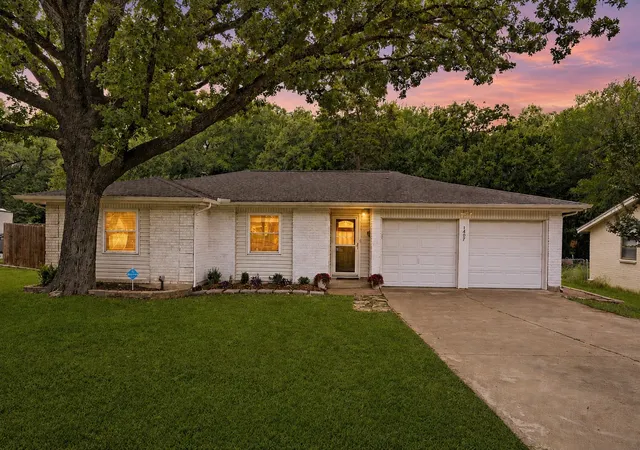 Homes for sale in Euless, TX | 1407 Donley Dr, Euless, TX 76039 | MLS# 21277659