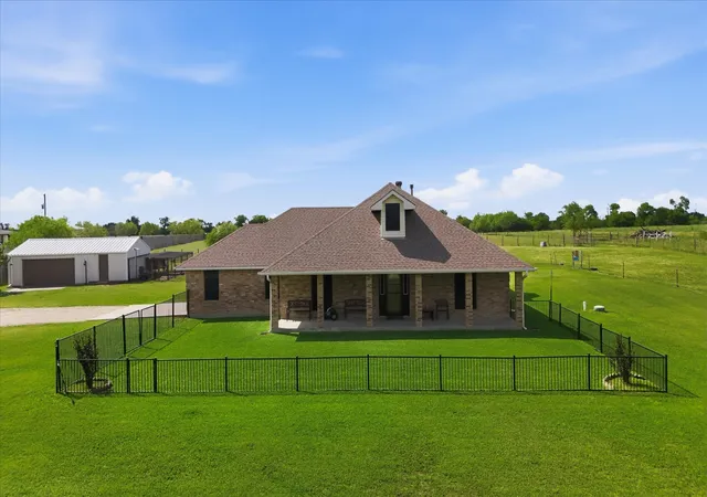 Photo 3 of Single family home for sale at 9909 County Road 309, Terrell, TX 75161 | MLS# 21272433 | Listing updated on 2026-07-27