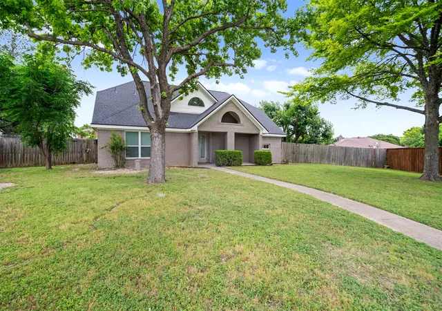 Homes for sale in De Soto, TX | 822 Aspen Ln, De Soto, TX 75115 | MLS# 21279054