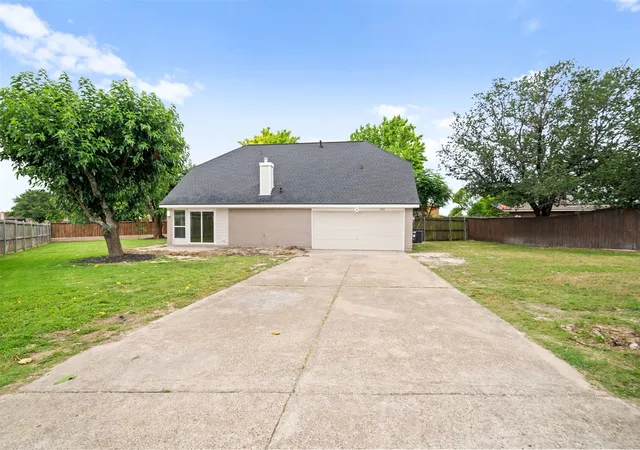 Homes for sale in De Soto, TX | 822 Aspen Ln, De Soto, TX 75115 | MLS# 21279054