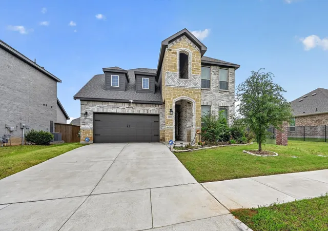 3rd image of 2814 Grand Lookout Ln, Arlington, TX 76001 | MLS# 21274845