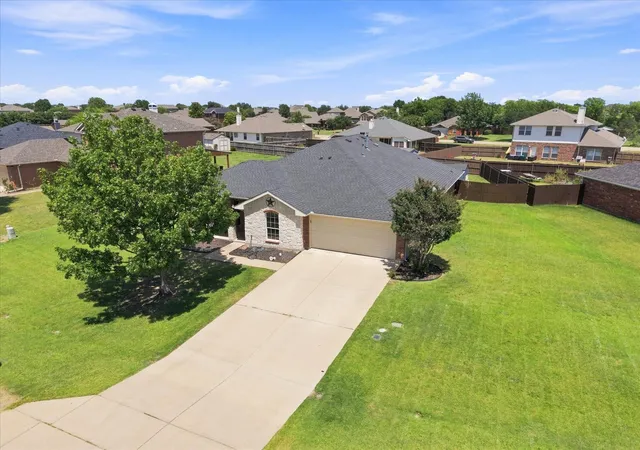 Photo 2 of Sale Pending at 2744 Stoney Hollow Ln, Rockwall, TX 75087 | MLS# 21279321 | Listing updated on 2026-09-17