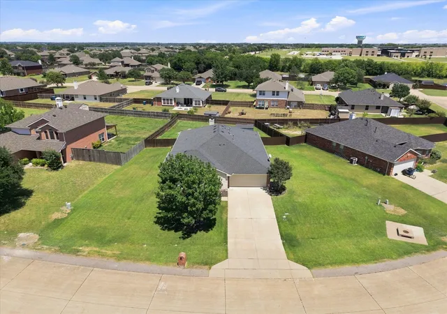 Photo 3 of Sale Pending at 2744 Stoney Hollow Ln, Rockwall, TX 75087 | MLS# 21279321 | Listing updated on 2026-09-17