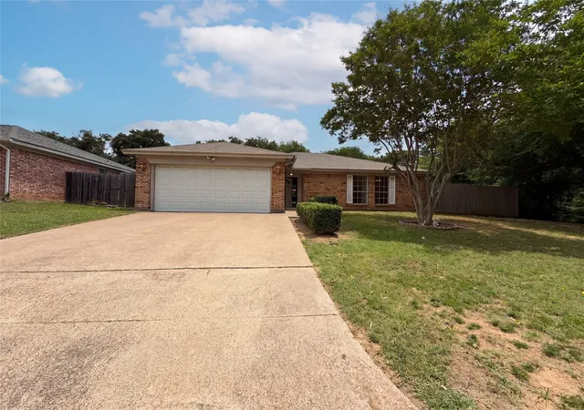 Homes for sale in Arlington, TX | 6505 Big Springs Dr, Arlington, TX 76001 | MLS# 21279126