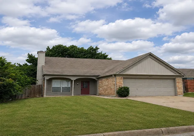 1st image of 3921 Huckleberry Dr, Fort Worth, TX 76137 | MLS# 21277250
