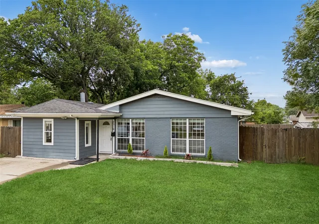 Homes for sale in Dallas, TX | 2519 Maverick Ave, Dallas, TX 75228 | MLS# 21276133