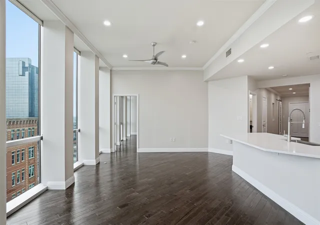 4th image of 500 Throckmorton St #1605, Fort Worth, TX 76102 | MLS# 21279039