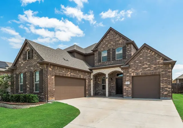Photo 1 of Single family home for sale at 7807 Links Dr, Arlington, TX 76001 | MLS# 21277528 | Listing updated on 2026-08-27